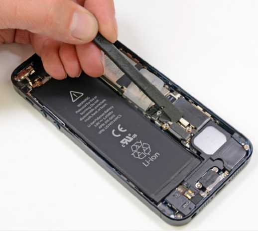 Quitando la batería al iPhone 5
