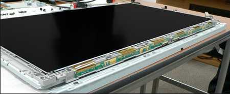 módulo sacler fijo al display mediante cintas flexibles de señales LVDS