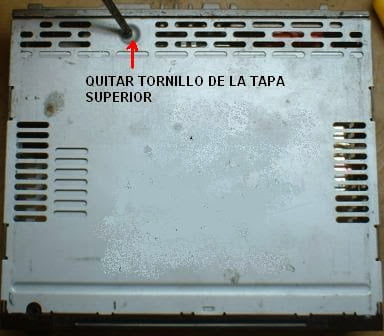 QUITAR TORNILLO TAPA SUPERIRO REPRODUCTORA DE AUTO