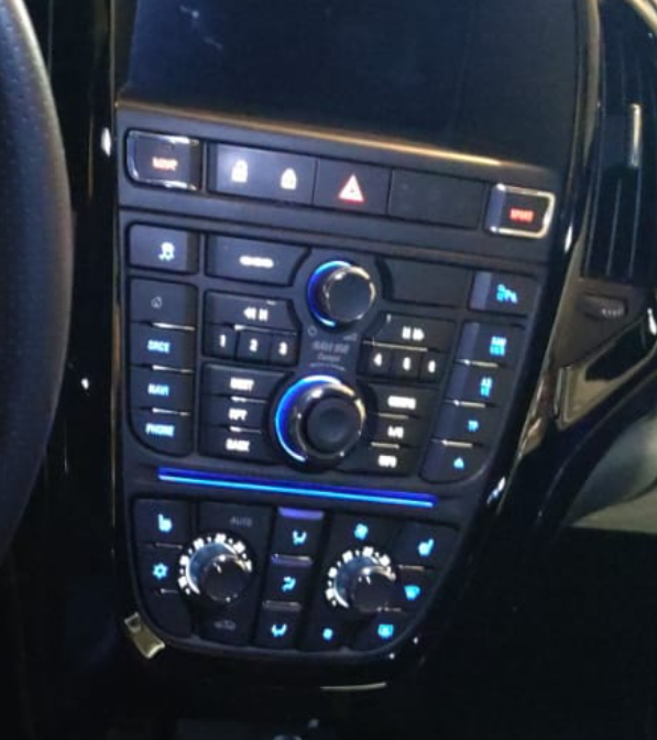 Color de luces ya cambiados en el Opel Astra. Imagen enviada por el cliente desde Galicia.