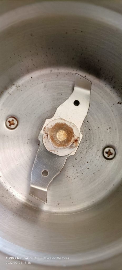 Centro de acople de cuchilla al eje rellenado con resina y listo para trabajar.