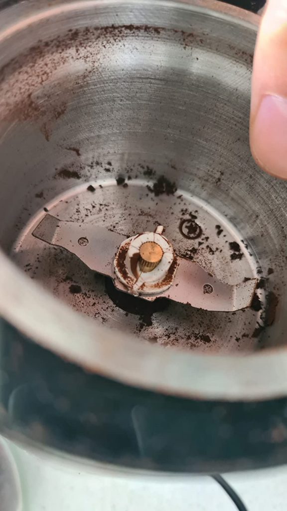 Reparar un molinillo de café averiado